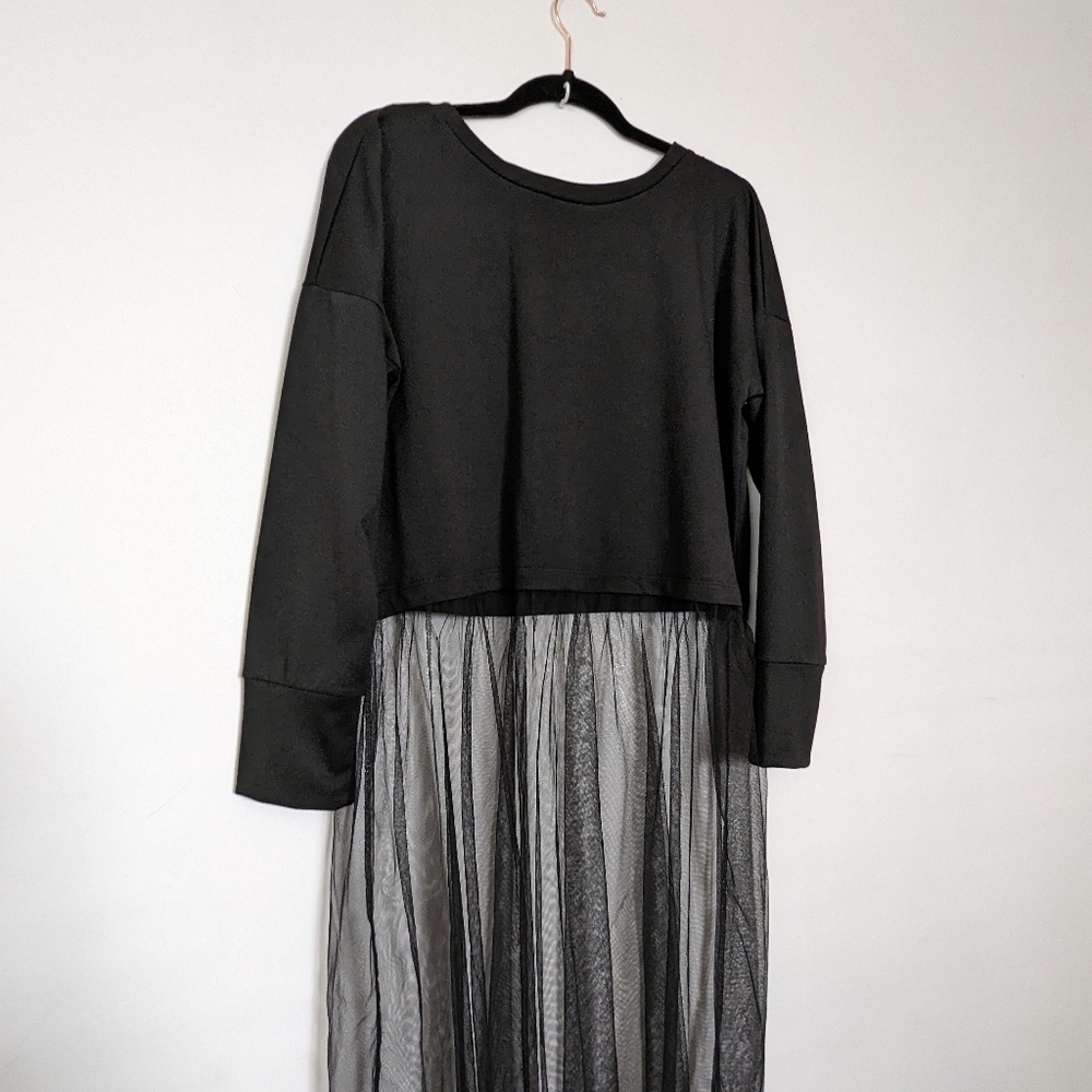 Sweatshirt with tulle